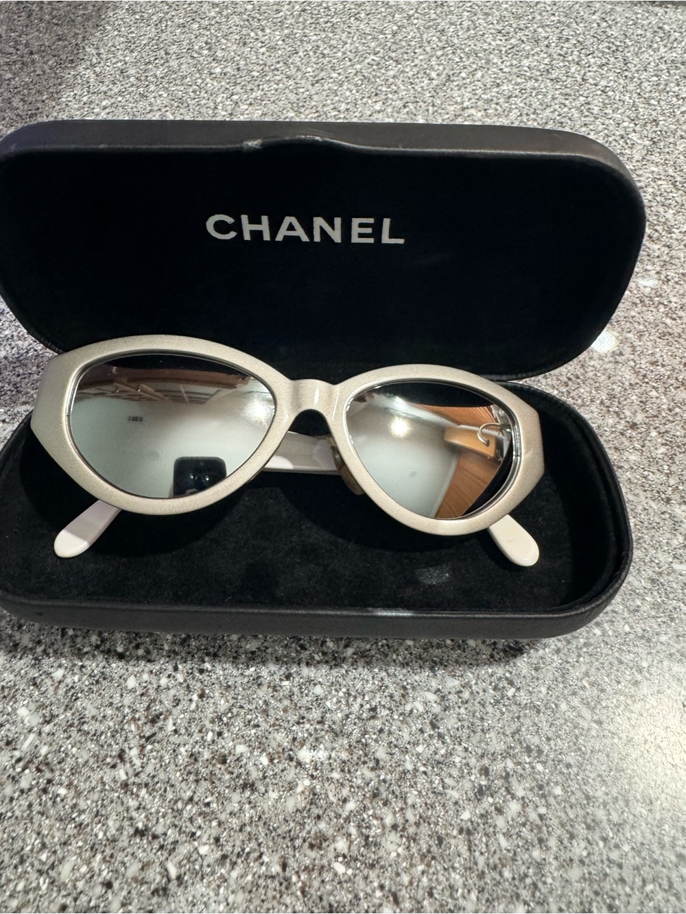 CHANEL White Cat-Eye Sunglasses with Silver Mirrored Lenses